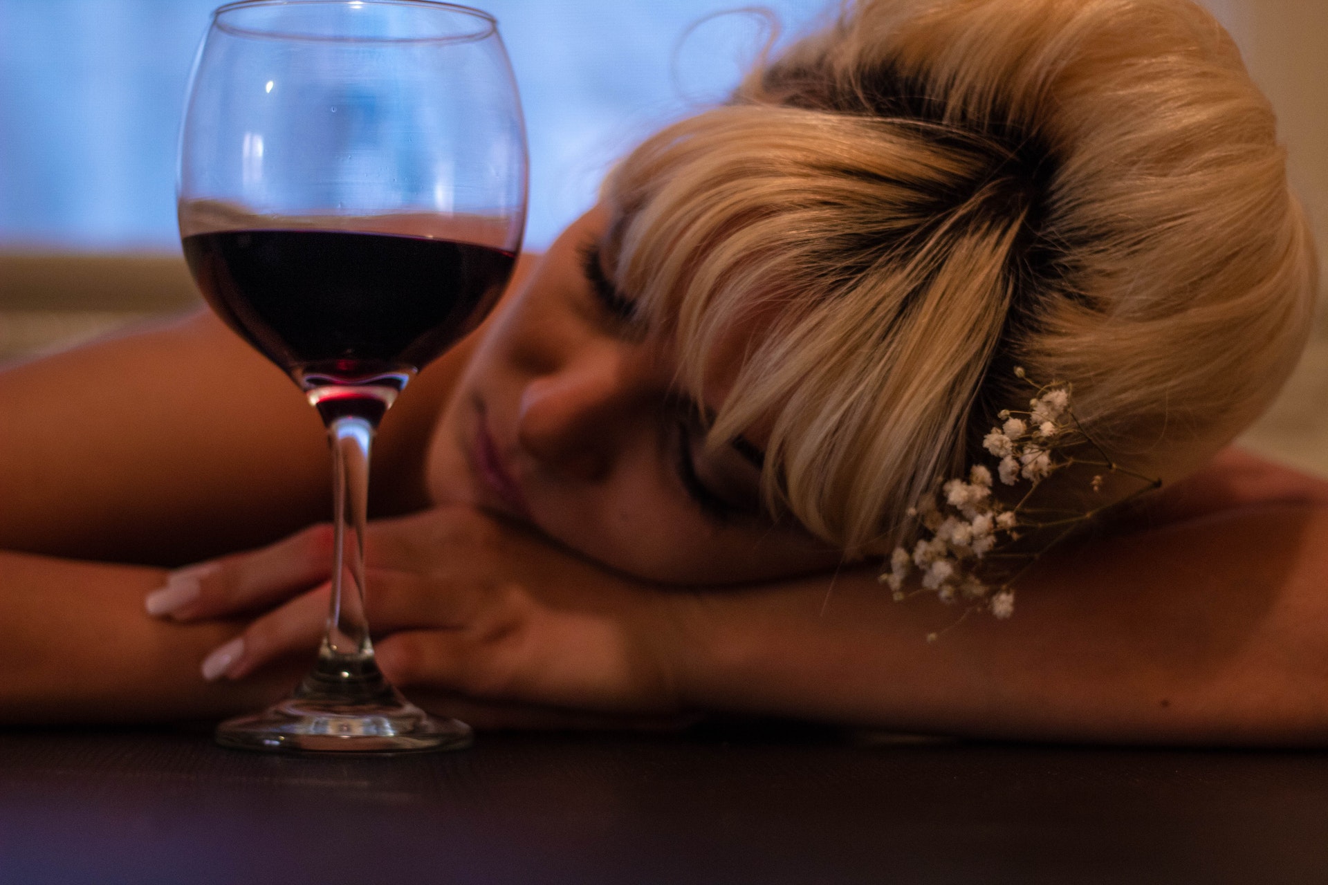 Psilocybin Assisted Therapy Reduces Excessive Drinking According to a Small Study