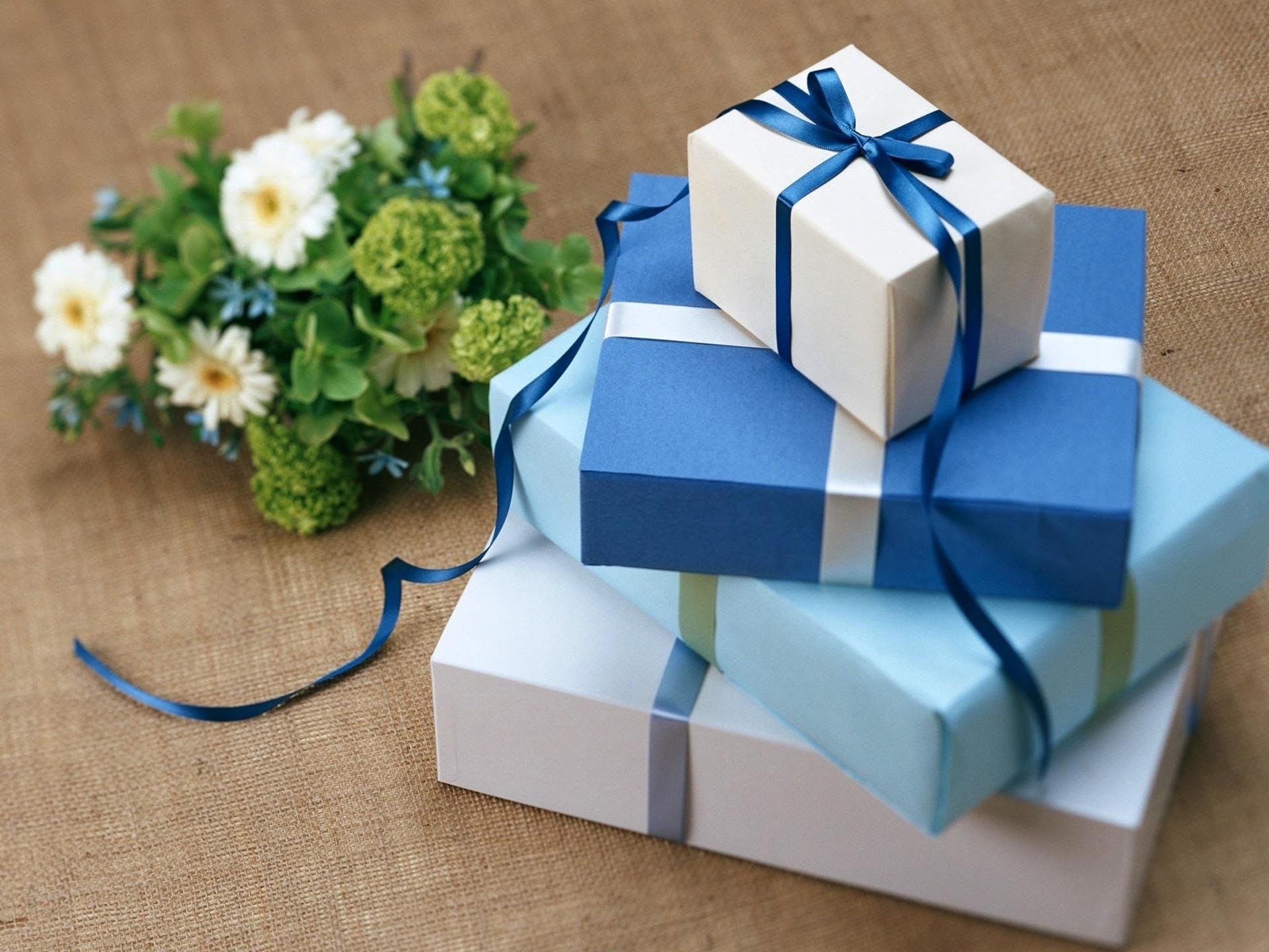 Psychedelic Holiday Gift Guide 2023: 11 Ideas for Your Favorite Soul Seekers